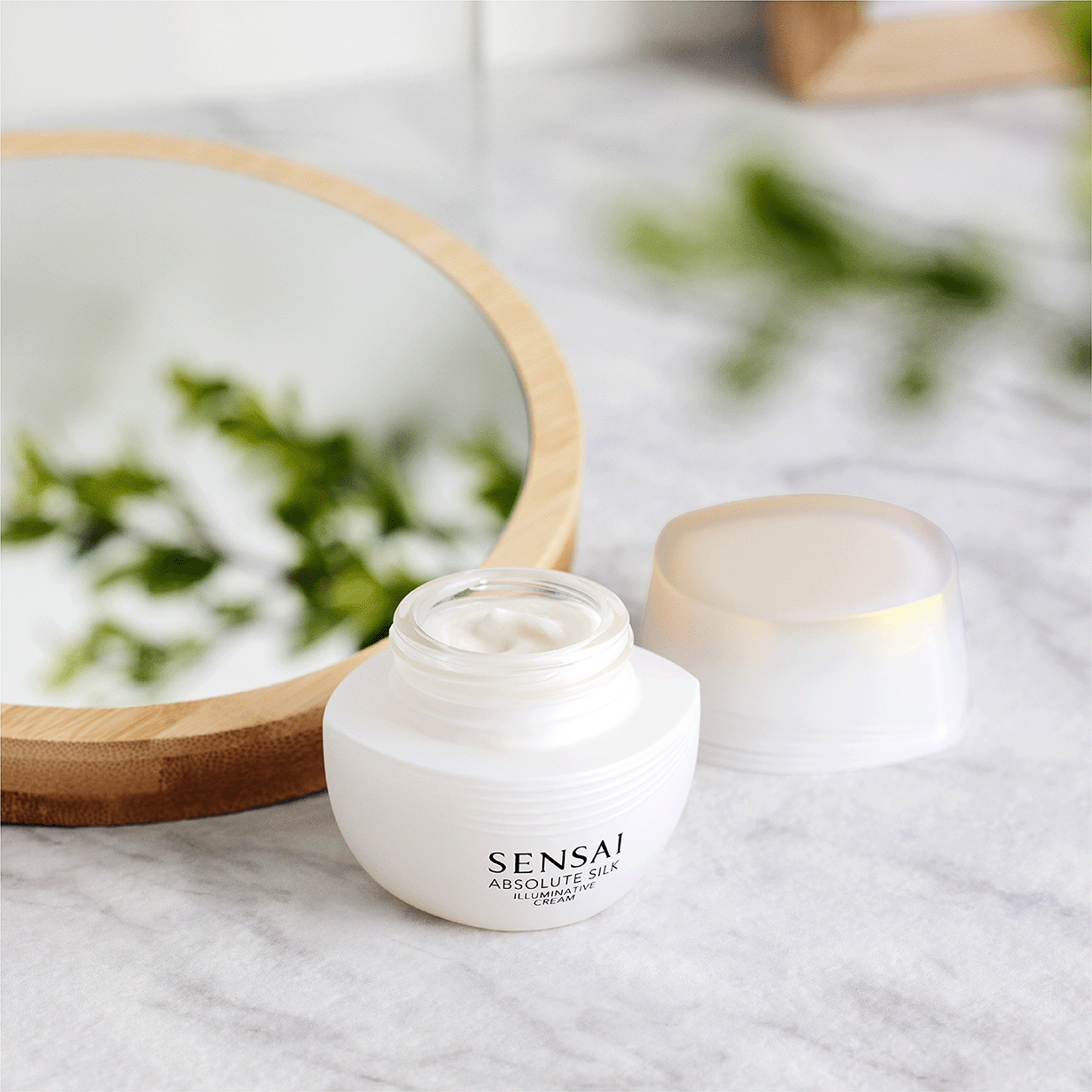 ILLUMINATIVE CREAM