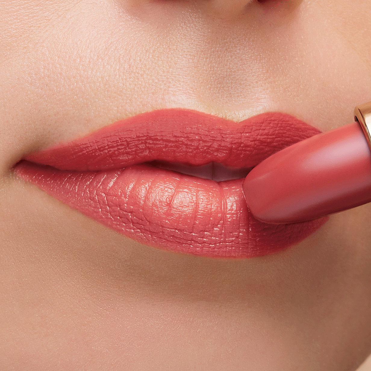 Rossetto Sensai The Lipstick N° 12 Ajisai Mauve in confezione lusso, primo piano. - thumbnail 2