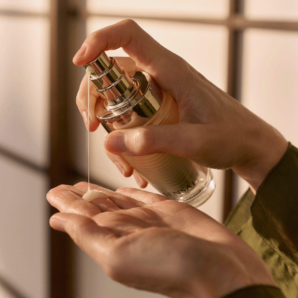 Ultimate The Concentrate | Essences | Skincare | SENSAI Italy